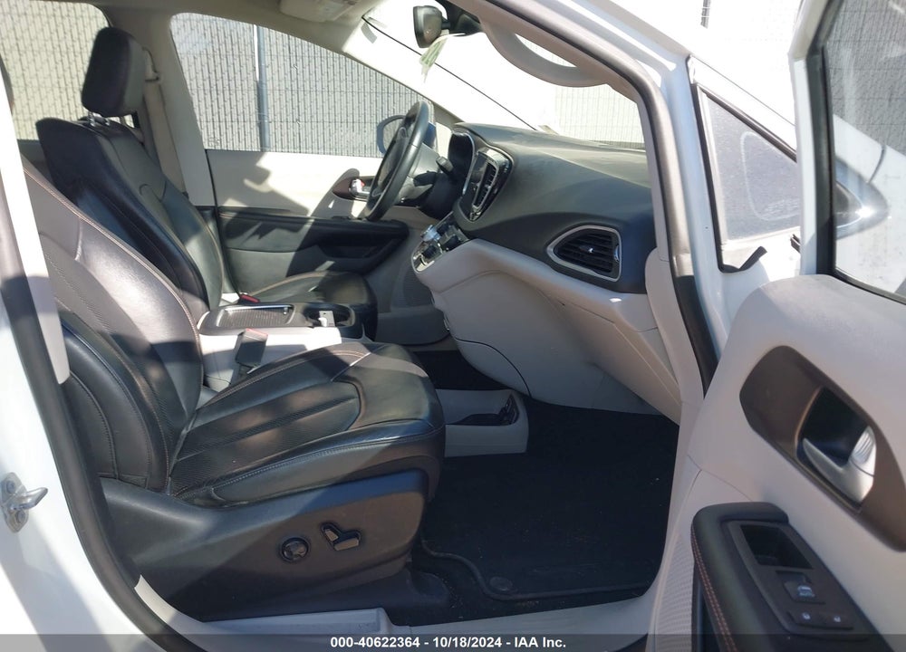 2017 CHRYSLER PACIFICA TOURING L PLUS VIN: 2C4RC1EG7HR684105
