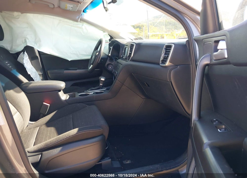2018 KIA SPORTAGE LX VIN: KNDPMCAC0J7426406