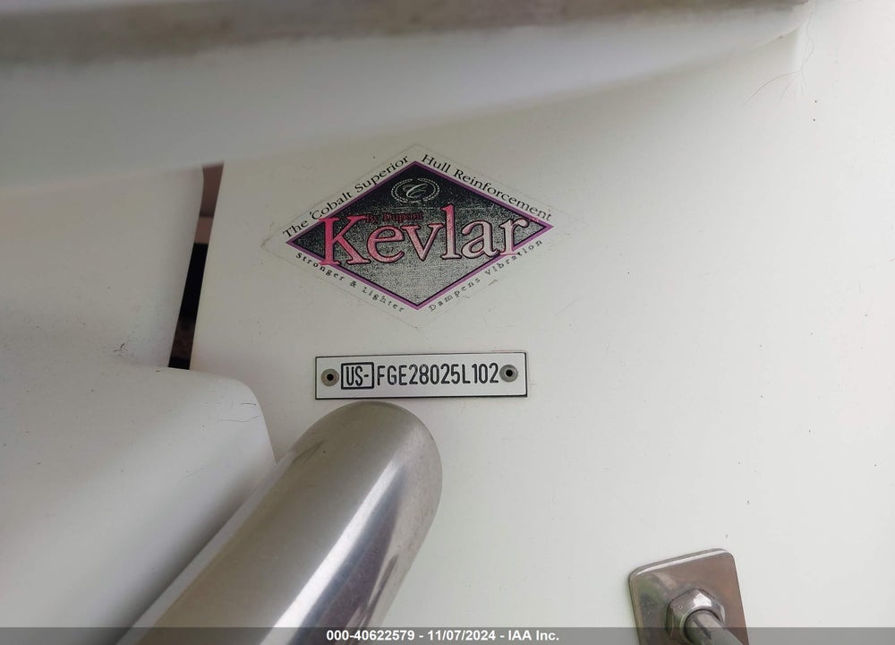2002 COBALT 282 BOWRIDER VIN: FGE28025L102