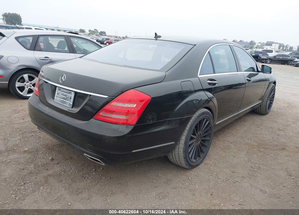 2010 MERCEDES-BENZ S 550 VIN: WDDNG7BB1AA343779