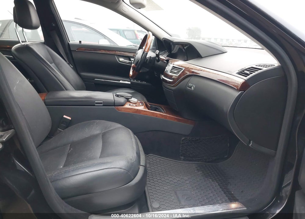 2010 MERCEDES-BENZ S 550 VIN: WDDNG7BB1AA343779
