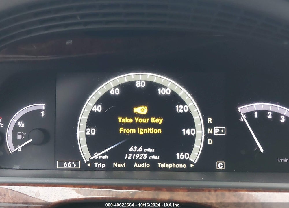 2010 MERCEDES-BENZ S 550 VIN: WDDNG7BB1AA343779