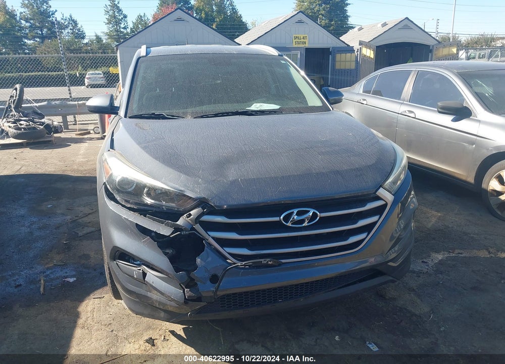 2017 HYUNDAI TUCSON SE VIN: KM8J33A42HU496059