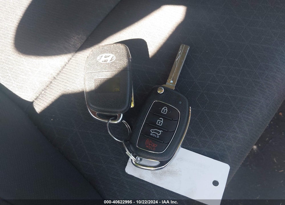 2017 HYUNDAI TUCSON SE VIN: KM8J33A42HU496059