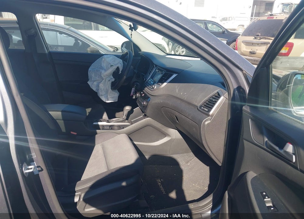 2017 HYUNDAI TUCSON SE VIN: KM8J33A42HU496059