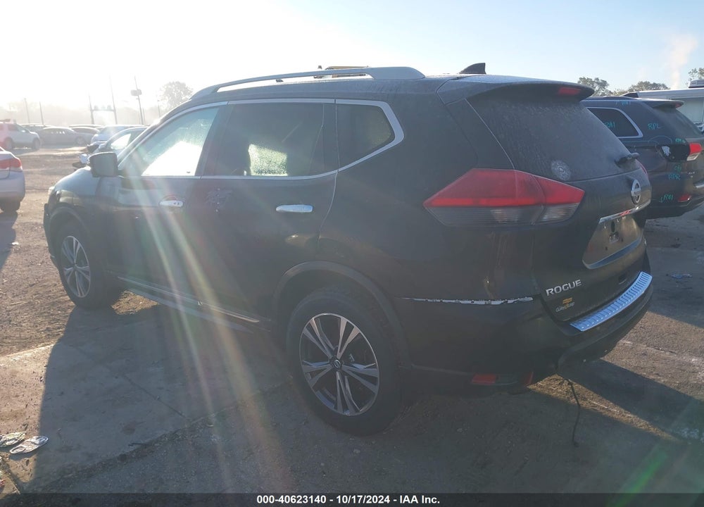 2017 NISSAN ROGUE SL VIN: 5N1AT2MV1HC833471