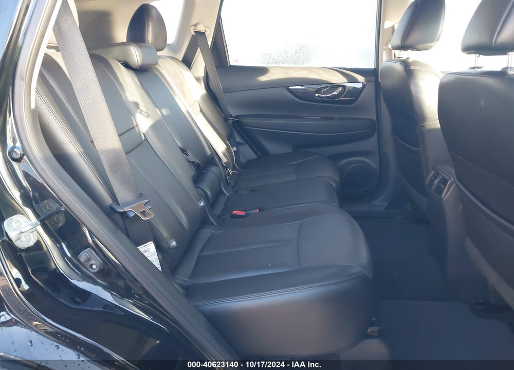 2017 NISSAN ROGUE SL VIN: 5N1AT2MV1HC833471