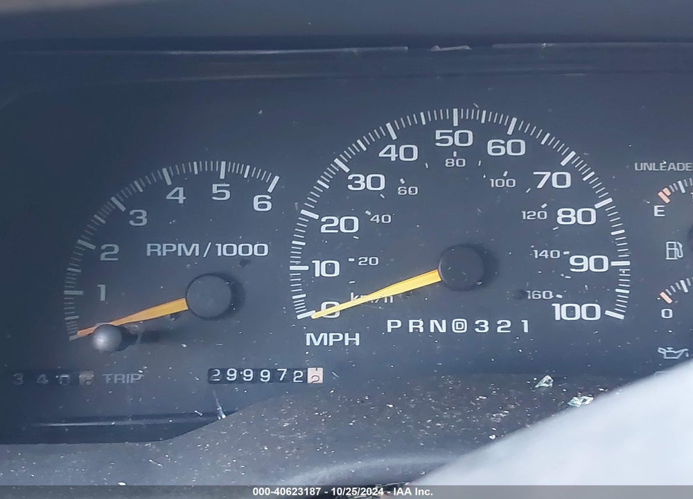 1999 CHEVROLET SUBURBAN 1500 LT VIN: 3GNFK16R7XG153990