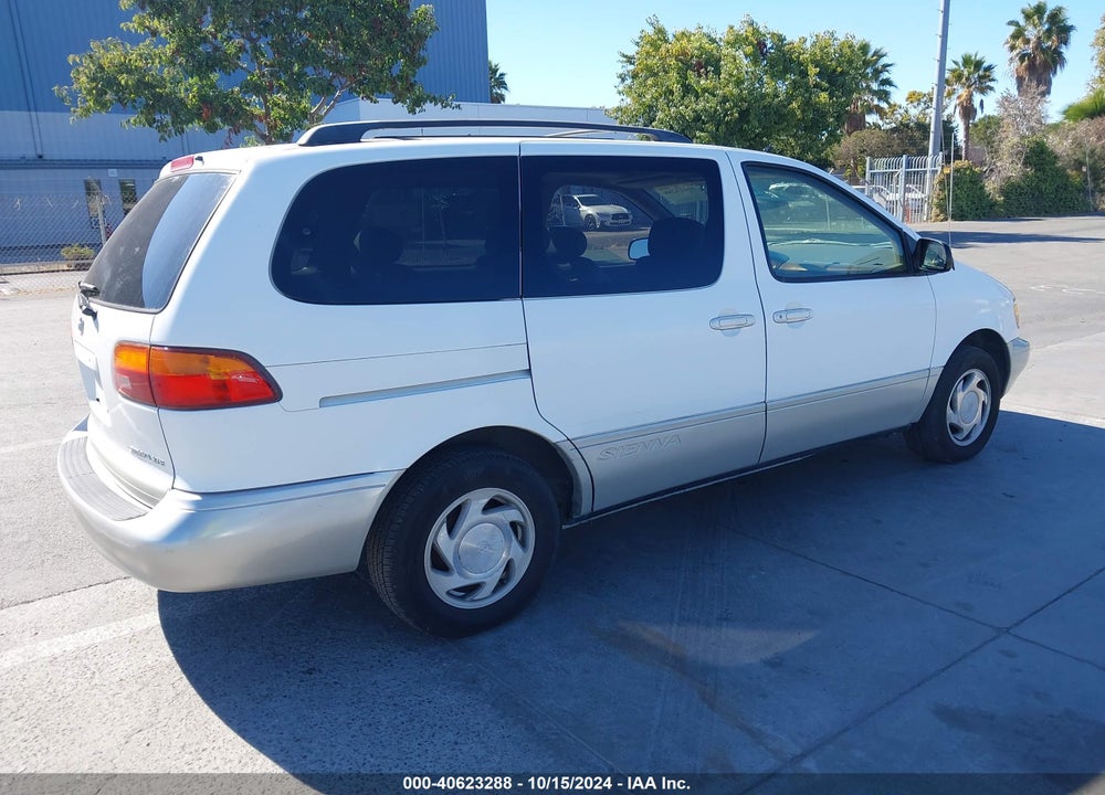 2000 TOYOTA SIENNA XLE VIN: 4T3ZF13C5YU200932