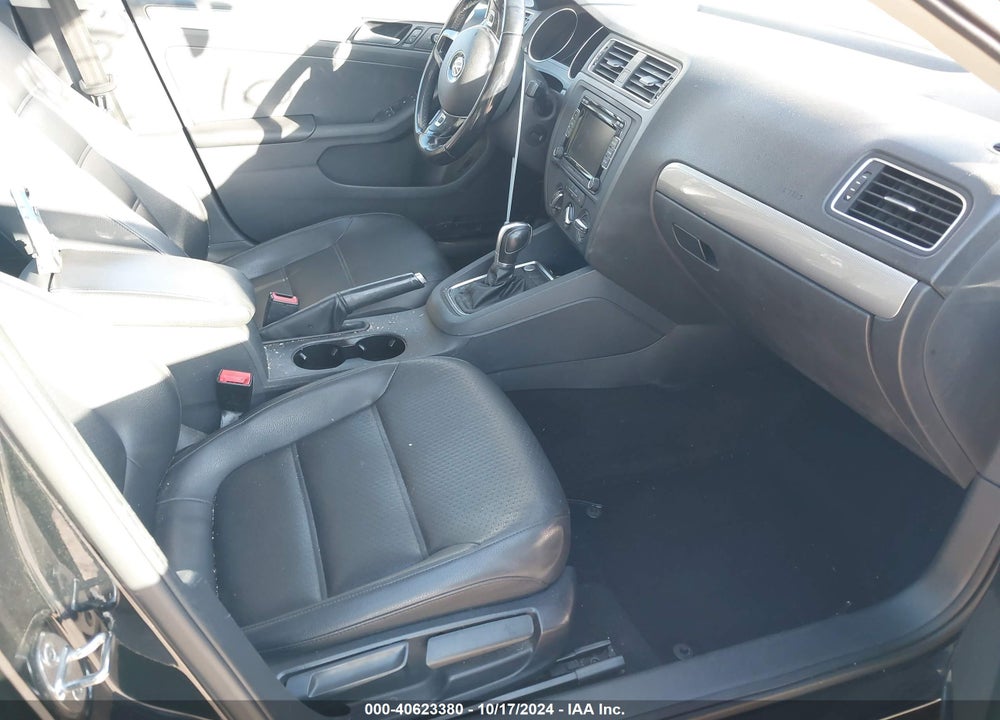 2015 VOLKSWAGEN JETTA 1.8T SE VIN: 3VWD07AJ4FM266514