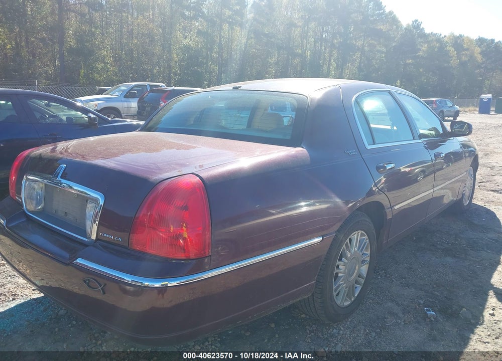 2008 LINCOLN TOWN CAR SIGNATURE LIMITED VIN: 2LNHM82VX8X651210