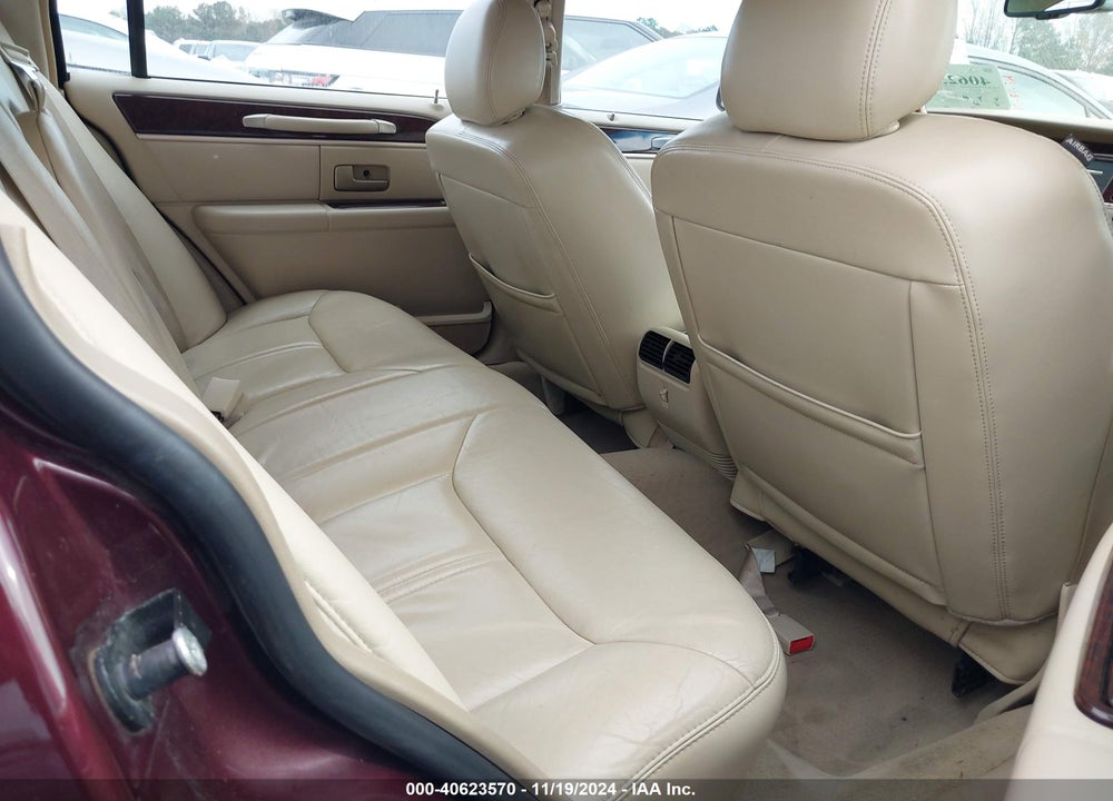 2008 LINCOLN TOWN CAR SIGNATURE LIMITED VIN: 2LNHM82VX8X651210