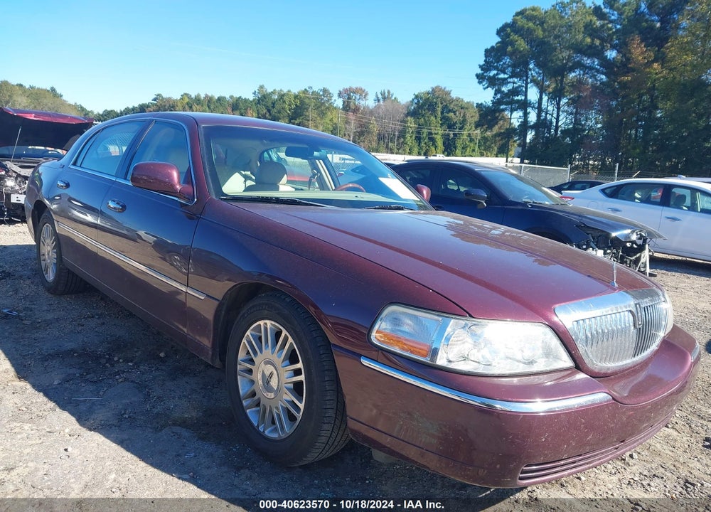 2008 LINCOLN TOWN CAR SIGNATURE LIMITED VIN: 2LNHM82VX8X651210