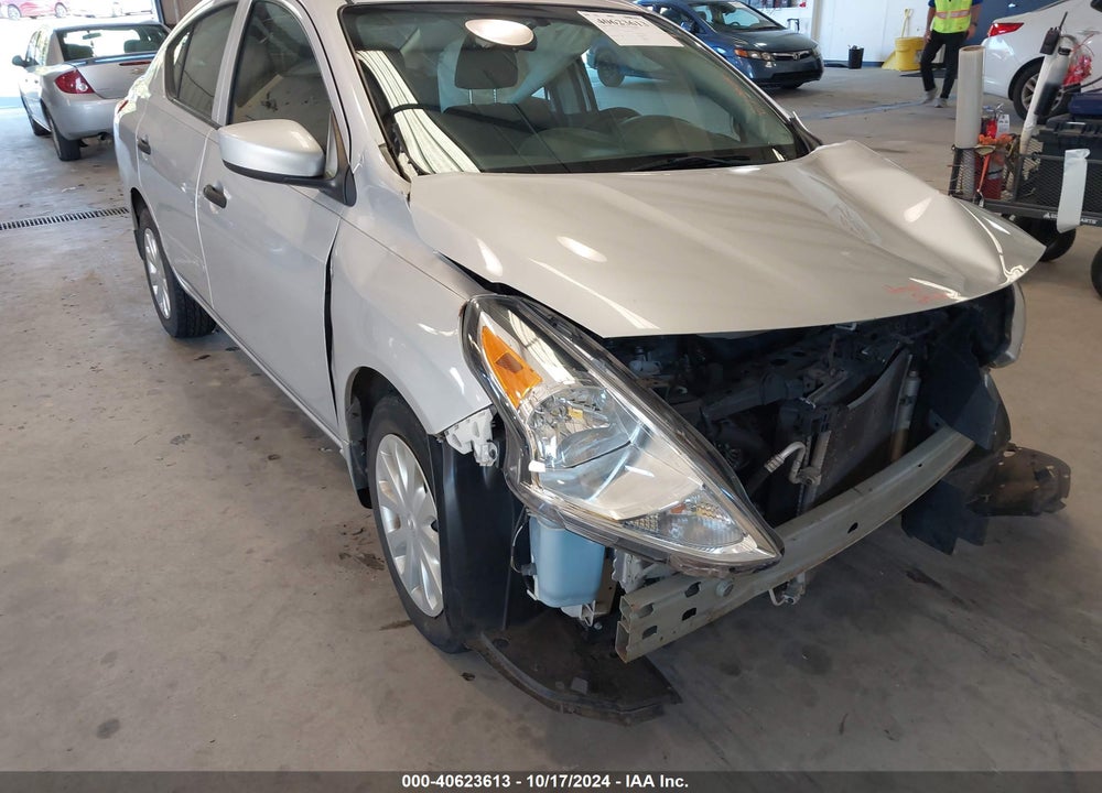 2019 NISSAN VERSA 1.6 S+ VIN: 3N1CN7AP1KL879505
