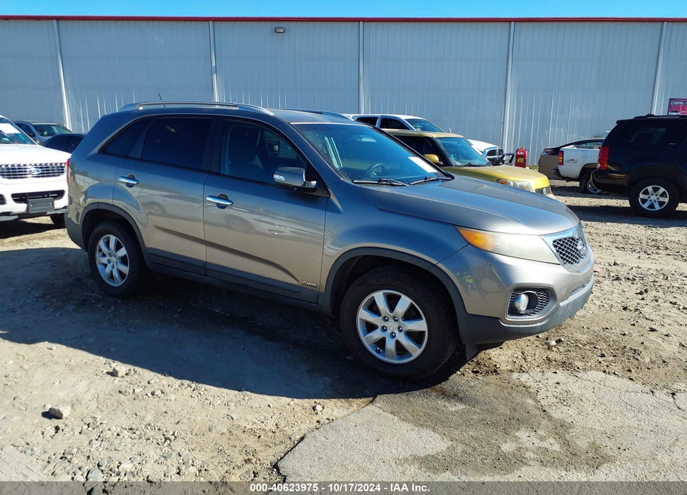 2011 KIA SORENTO LX VIN: 5XYKTDA11BG061580