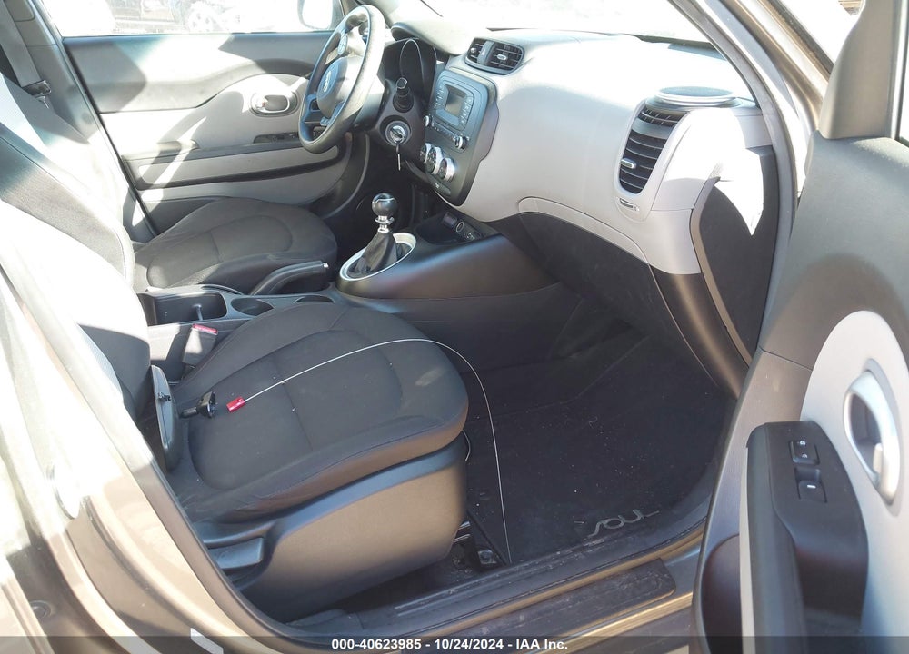 2015 KIA SOUL VIN: KNDJN2A2XF7200093