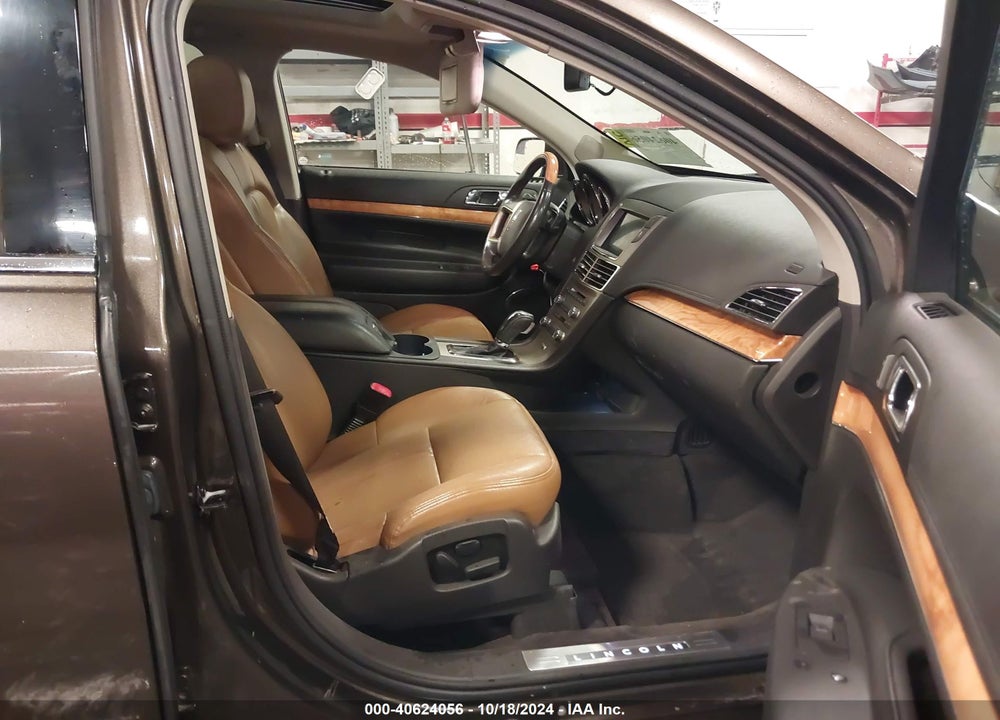 2011 LINCOLN MKT VIN: 2LMHJ5AR1BBJ52512