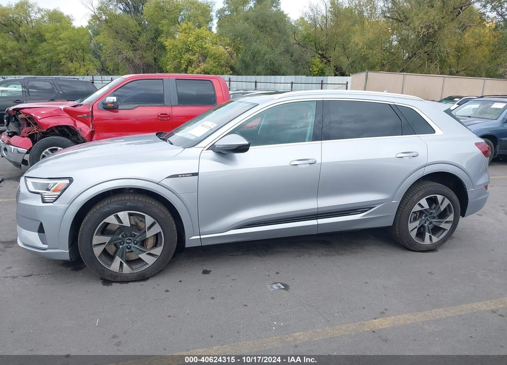 2022 AUDI E-TRON PREMIUM QUATTRO VIN: WA1AAAGE5NB005046