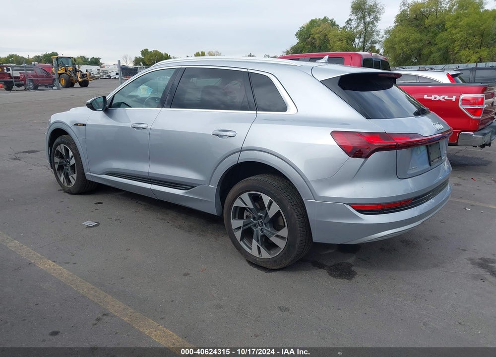 2022 AUDI E-TRON PREMIUM QUATTRO VIN: WA1AAAGE5NB005046