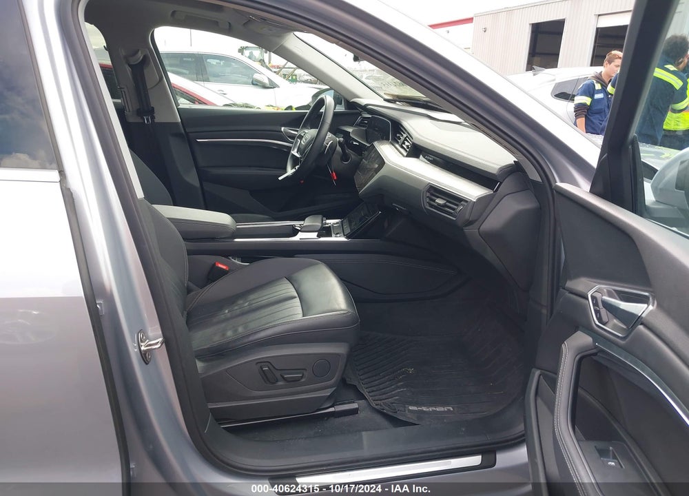 2022 AUDI E-TRON PREMIUM QUATTRO VIN: WA1AAAGE5NB005046