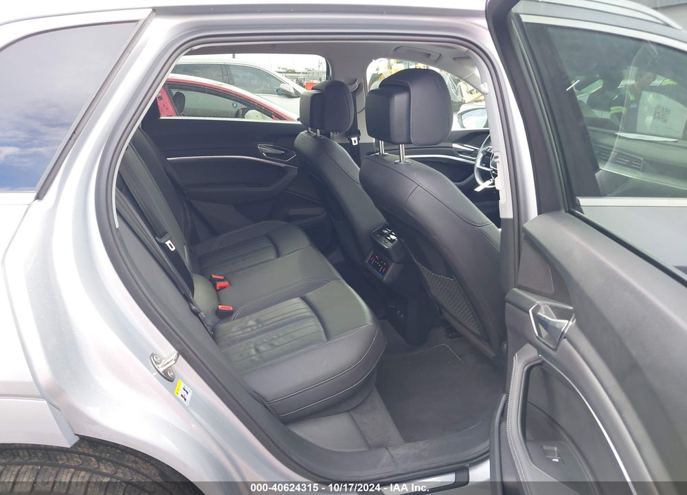 2022 AUDI E-TRON PREMIUM QUATTRO VIN: WA1AAAGE5NB005046