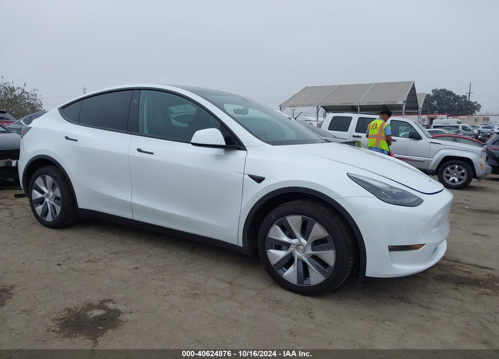 2024 TESLA MODEL Y LONG RANGE DUAL MOTOR ALL-WHEEL DRIVE VIN: 7SAYGDEE9RA260003
