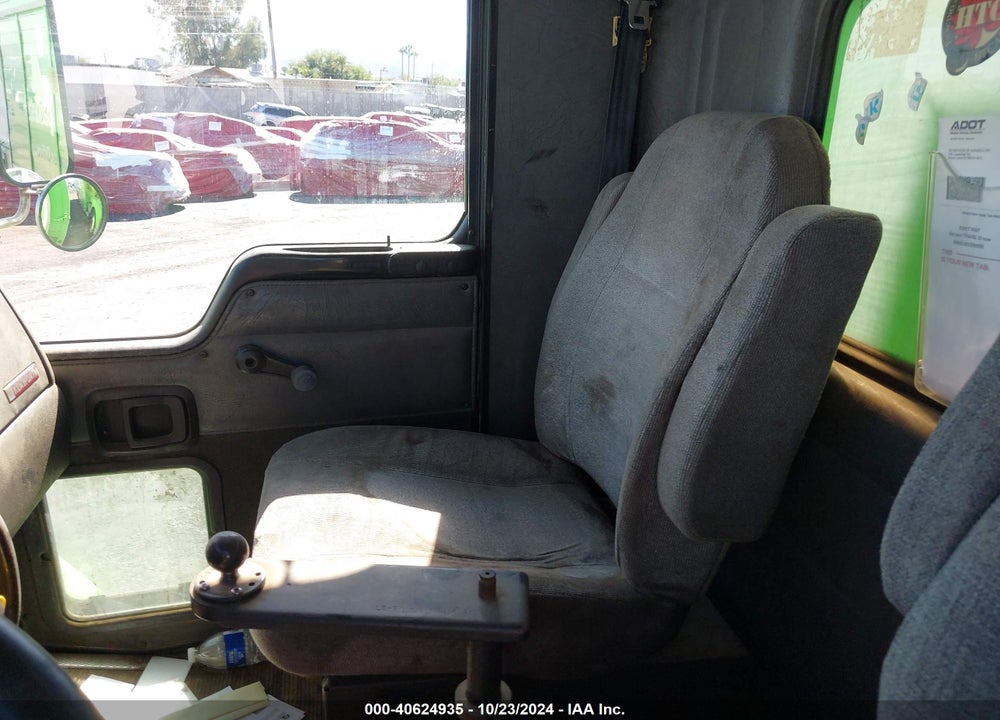 2004 KENWORTH CONSTRUCTION T300 VIN: 2NKMHY7X64M057080