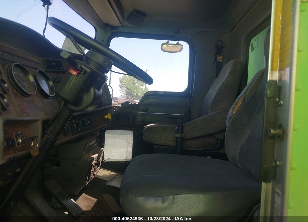 2004 KENWORTH CONSTRUCTION T300 VIN: 2NKMHY7X84M057078