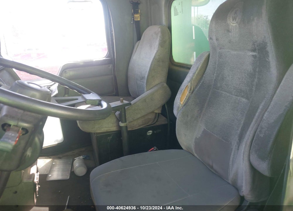 2004 KENWORTH CONSTRUCTION T300 VIN: 2NKMHY7X84M057078