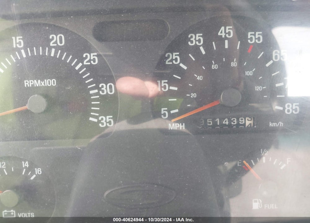 2000 STERLING TRUCK A 9500 VIN: 2FWWHZYB7YAG92340