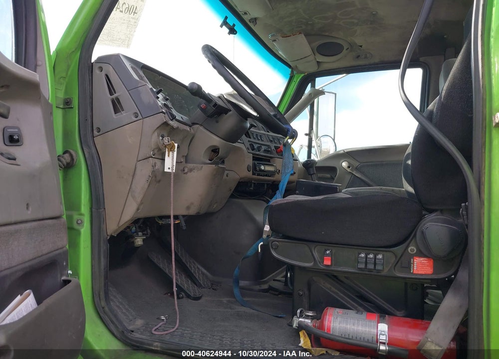 2000 STERLING TRUCK A 9500 VIN: 2FWWHZYB7YAG92340