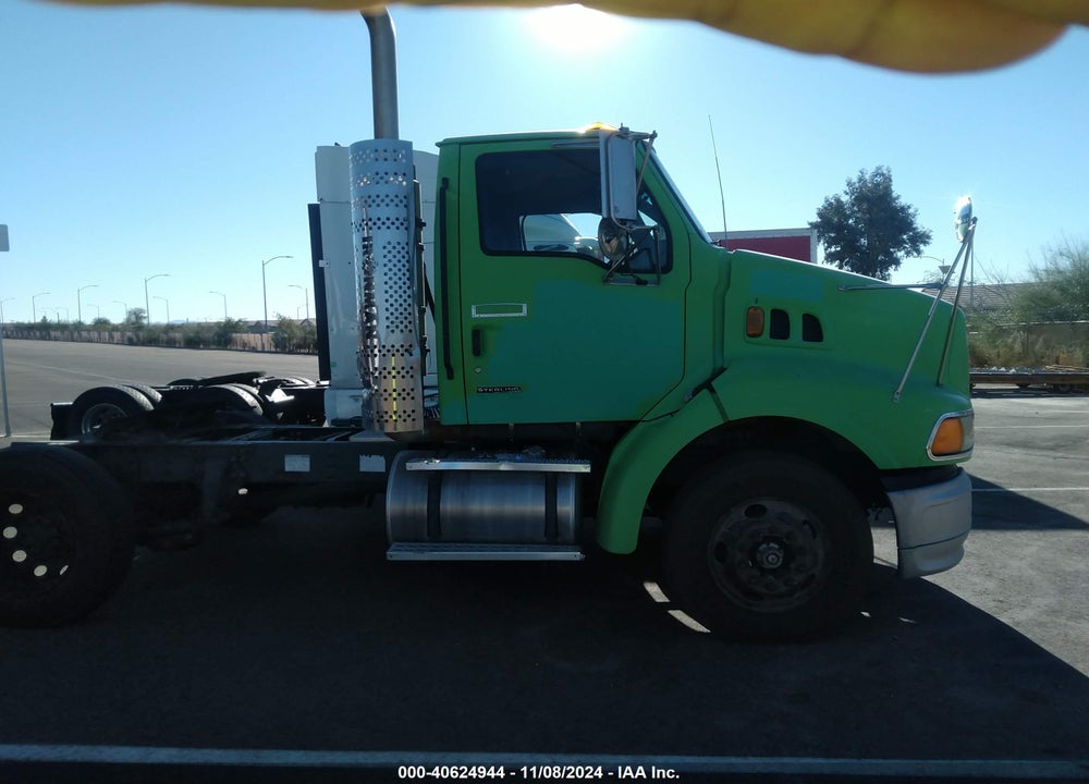 2000 STERLING TRUCK A 9500 VIN: 2FWWHZYB7YAG92340