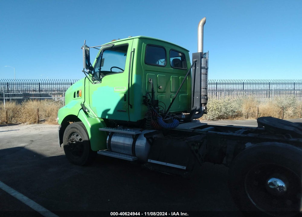 2000 STERLING TRUCK A 9500 VIN: 2FWWHZYB7YAG92340