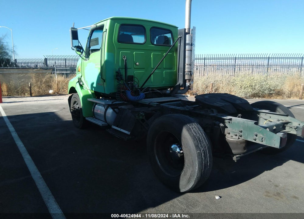 2000 STERLING TRUCK A 9500 VIN: 2FWWHZYB7YAG92340