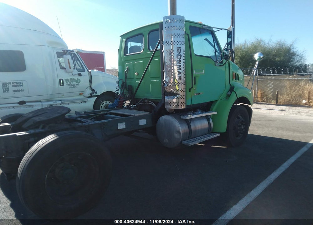2000 STERLING TRUCK A 9500 VIN: 2FWWHZYB7YAG92340