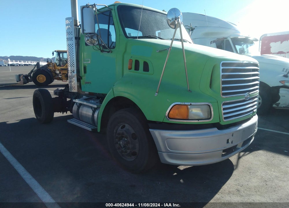 2000 STERLING TRUCK A 9500 VIN: 2FWWHZYB7YAG92340