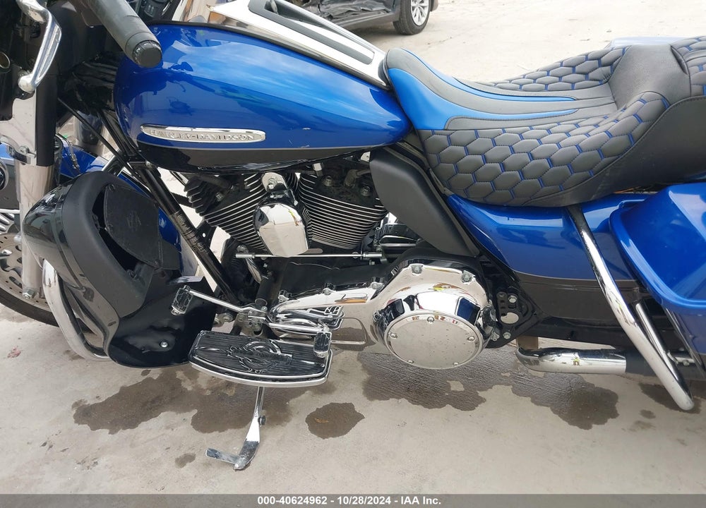 2010 HARLEY-DAVIDSON FLHTK VIN: 1HD1KEM32AB629716