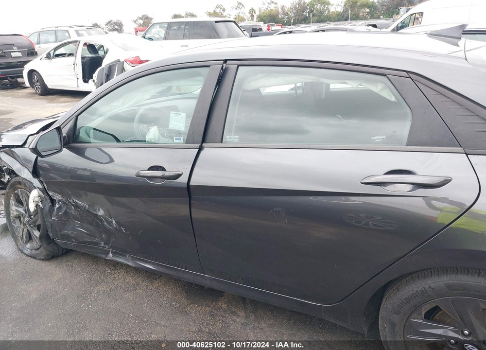 2022 HYUNDAI ELANTRA VIN: 5NPLM4AG5NH085092
