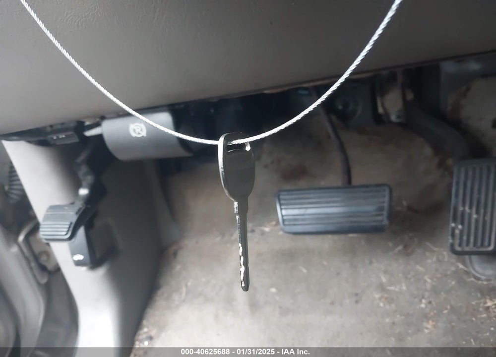 2005 GMC YUKON SLE VIN: 1GKEC13V65R167562