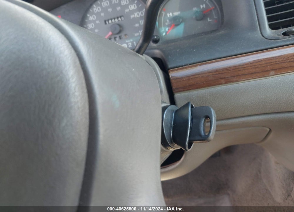 2001 FORD CROWN VICTORIA LX VIN: 2FAFP74W61X185760