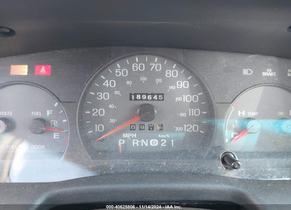 2001 FORD CROWN VICTORIA LX VIN: 2FAFP74W61X185760