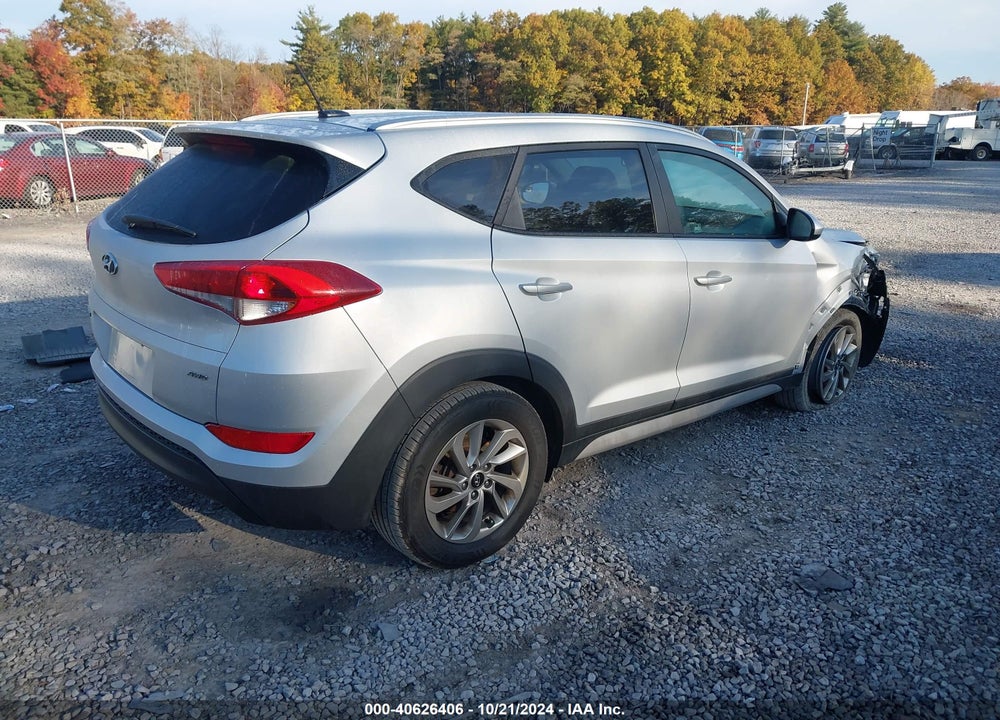 2017 HYUNDAI TUCSON SE VIN: KM8J3CA44HU394231