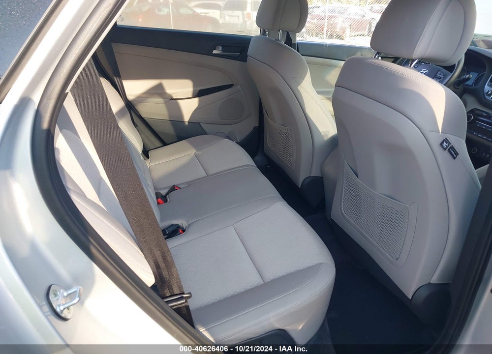 2017 HYUNDAI TUCSON SE VIN: KM8J3CA44HU394231