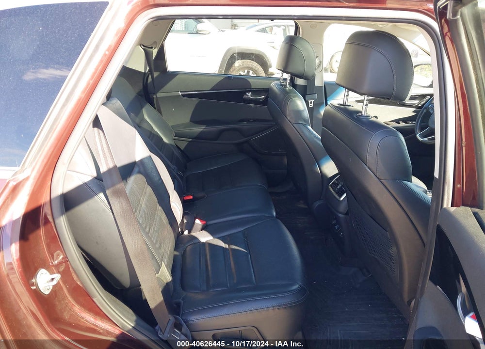 2017 KIA SORENTO 3.3L SX VIN: 5XYPKDA5XHG231195