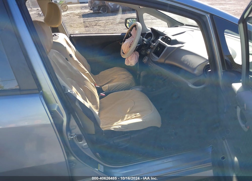 2011 HONDA FIT SPORT VIN: JHMGE8H53BC004025