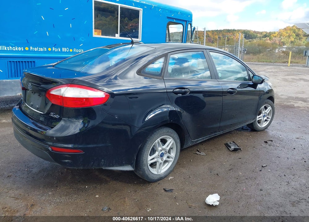 2018 FORD FIESTA VIN: 3FADP4BJ1JM130061