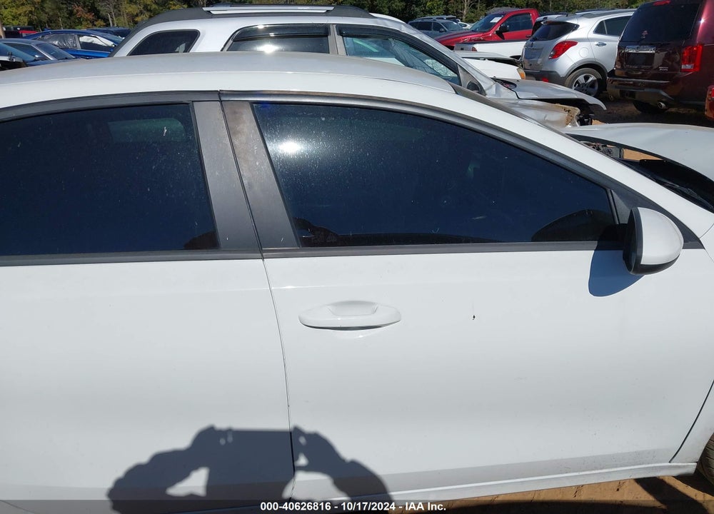 2019 KIA FORTE LXS VIN: 3KPF24AD0KE090385
