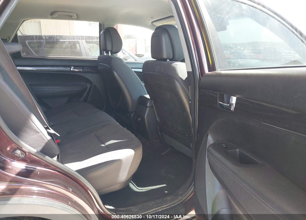 2011 KIA SORENTO LX V6 VIN: 5XYKT4A21BG119616
