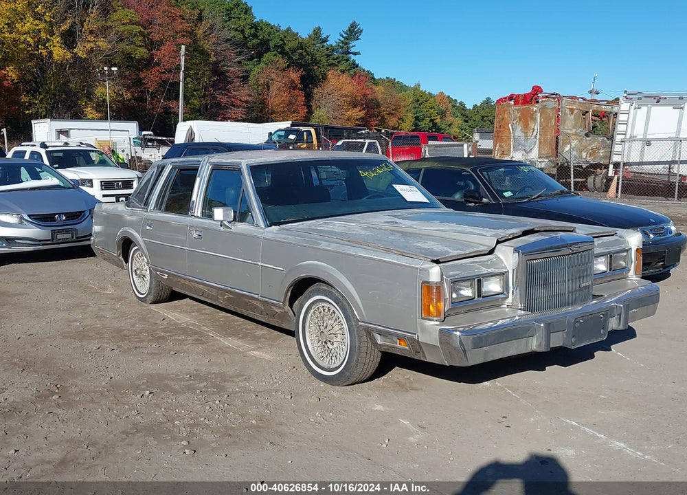1989 LINCOLN TOWN CAR SIGNATURE VIN: 1LNBM82F2KY643253