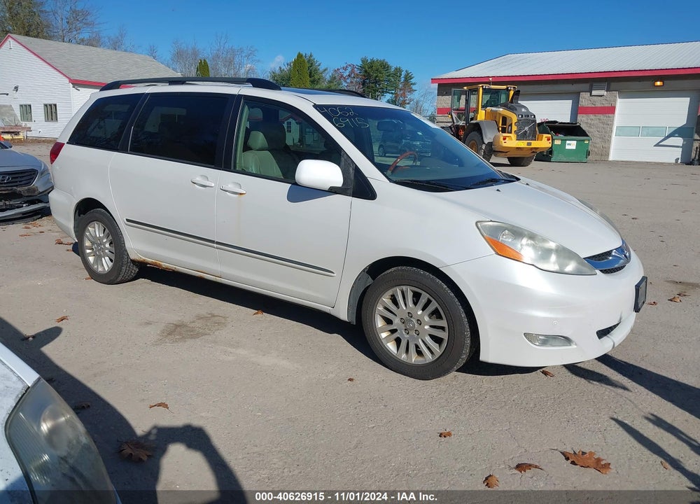 2008 TOYOTA SIENNA LIMITED VIN: 5TDBK22C28S010009